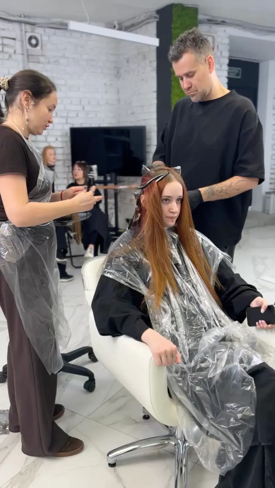 Александр Кувватов проводит практическое занятие по колористике